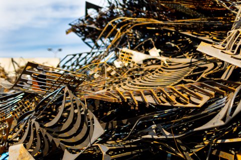 Výkup železa; Vykupujeme železný šrot, plechy, ocelové třísky a litinu. Výkup železa; Vykupujeme železný šrot, plechy, ocelové třísky a litinu.